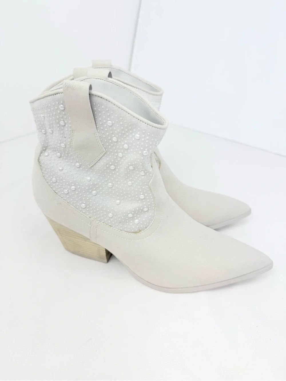 MIA Ivory Taupe Leather Pearl Stud Western Style Pull On Ankle Boots Like New